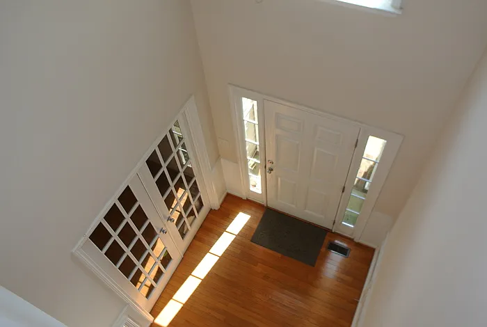2108 Summit Dr — Photo 2