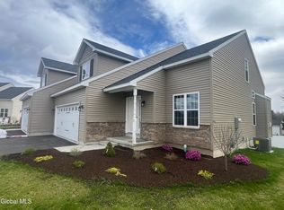 5 Tap In Ln, Mechanicville, NY 12118