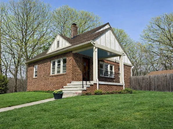 27 Cherry Hill Rd, Branford, CT 06405