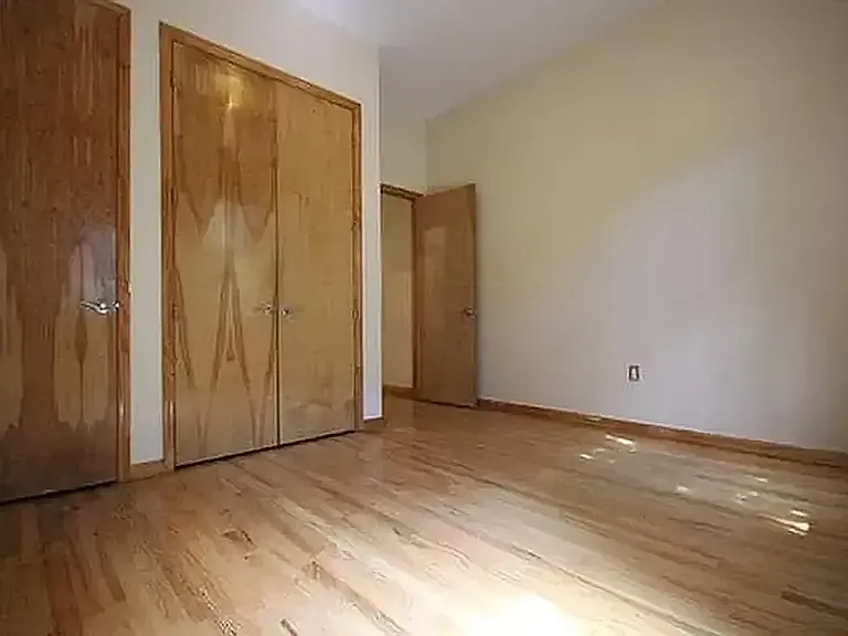 304 Stanhope St #1R — Photo 8