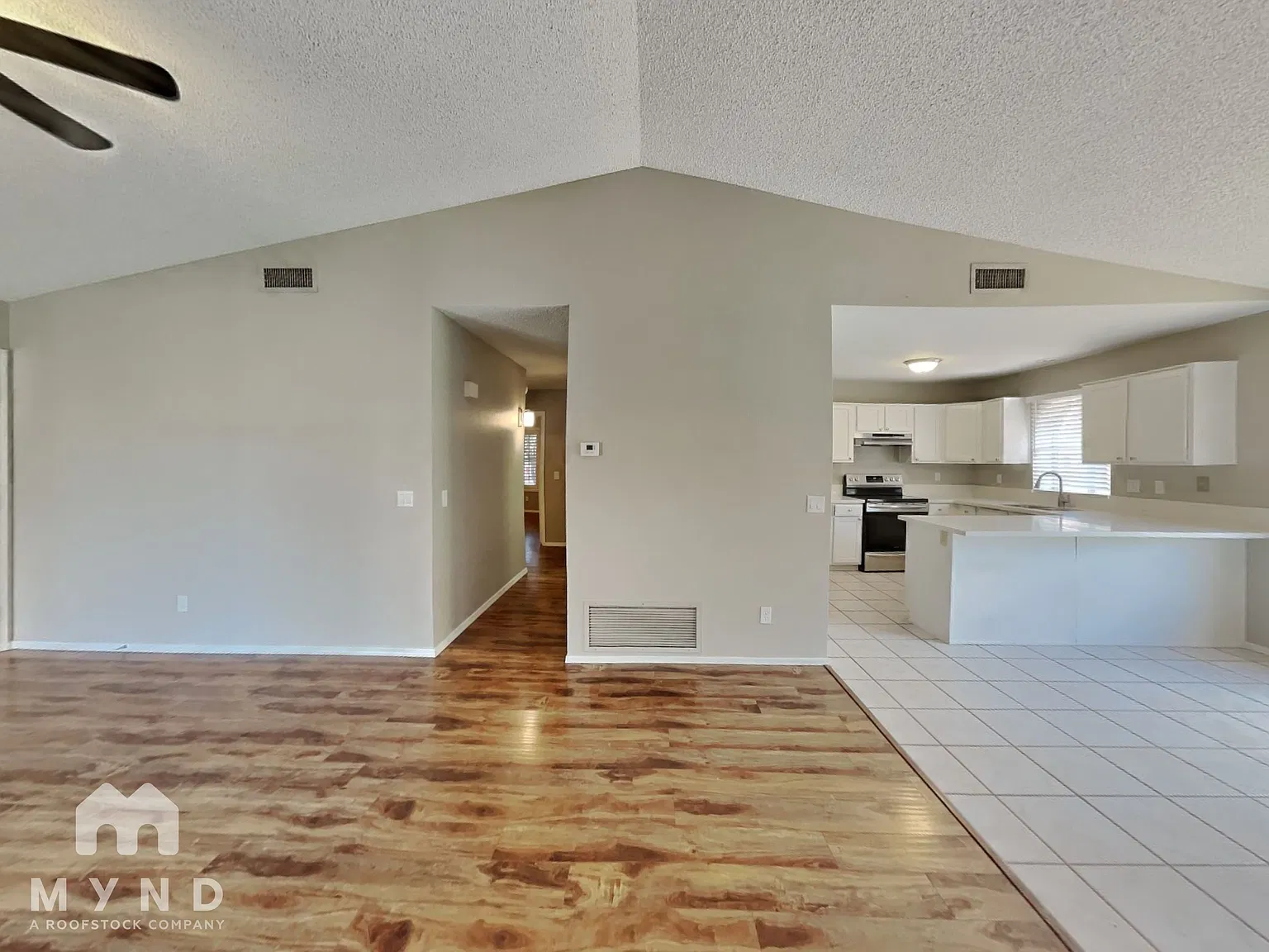 3 bed, 2.0 bath, 1288 sqft, $2,289 — Photo 4