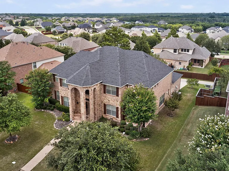 475 Fenwick Dr — Photo 3