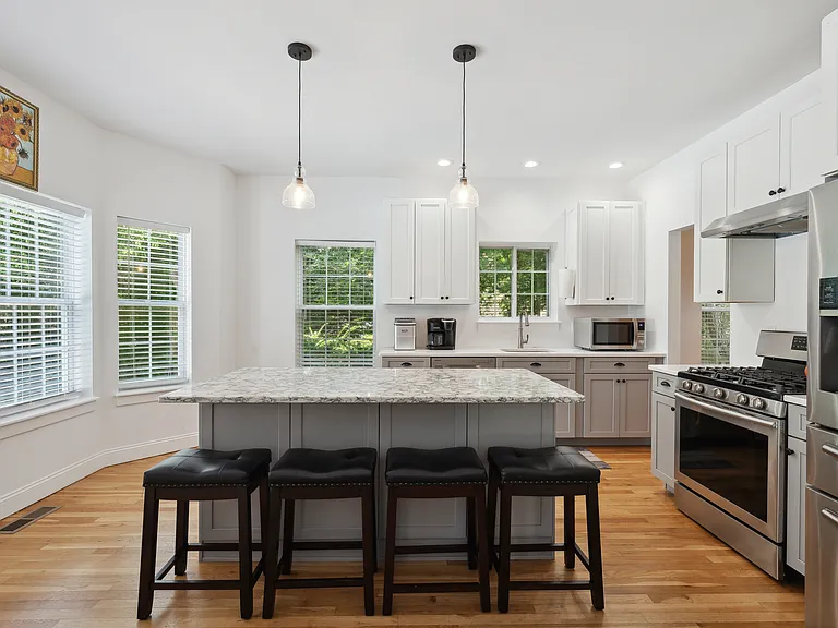 199 Shinnecock Hills Rd — Photo 12