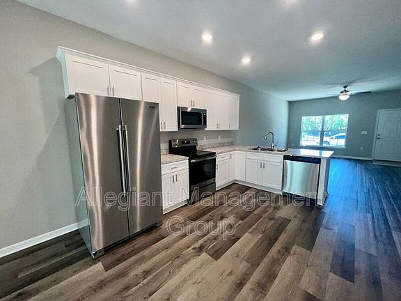 2nd image of 1335 W Walnut St