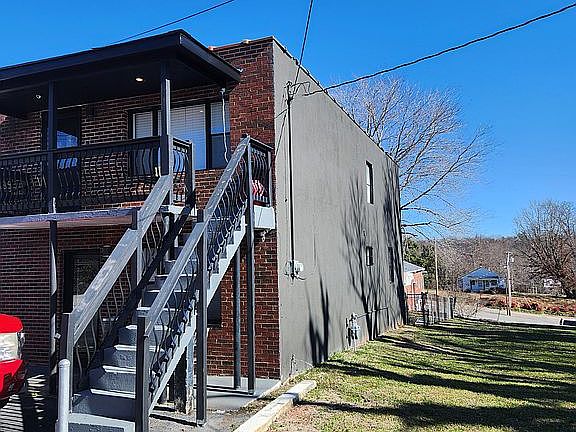 3rd image of 6 1/2 Massey St N