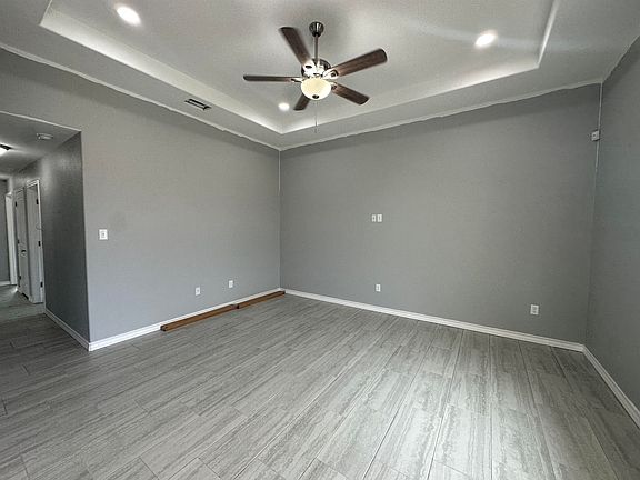 3rd image of 6006 Castano Dr