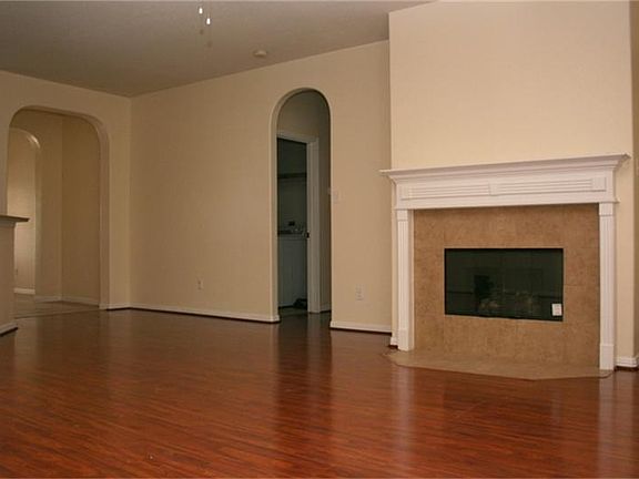 5th image of 6527 Silver Shade Dr