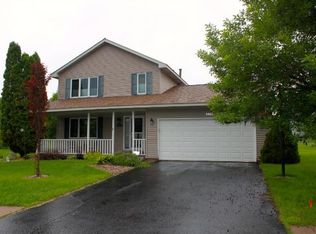 1440 Heron Dr, Chanhassen, MN 55317