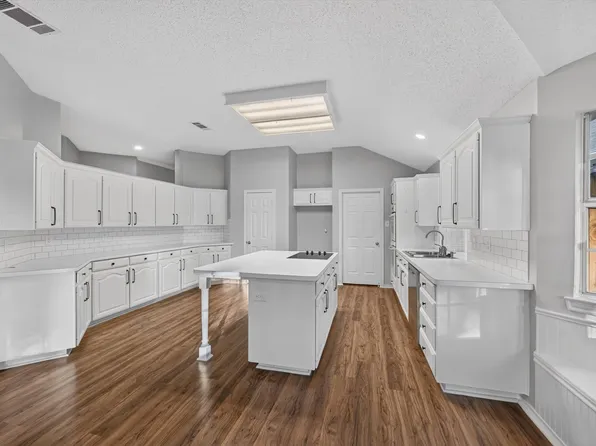 7700 Black Bear Ct, Fort Worth, TX 76137