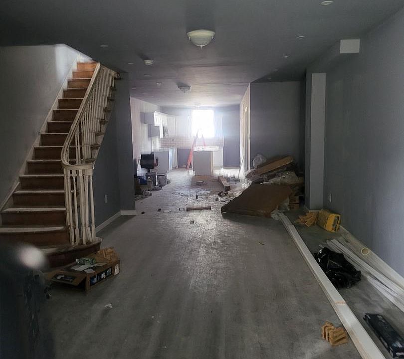 2nd image of 5211 Arlington St