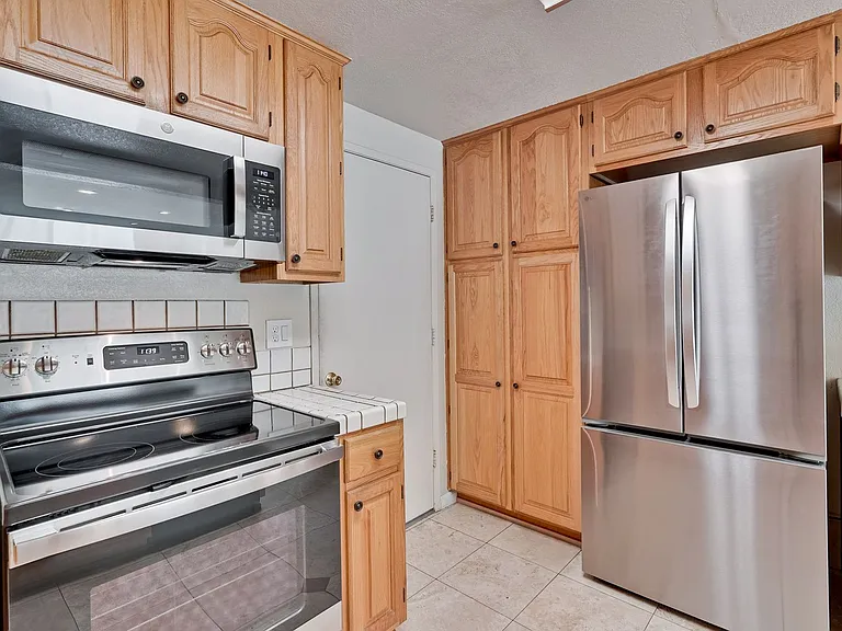 6651 Bunker Hill Ct — Photo 5