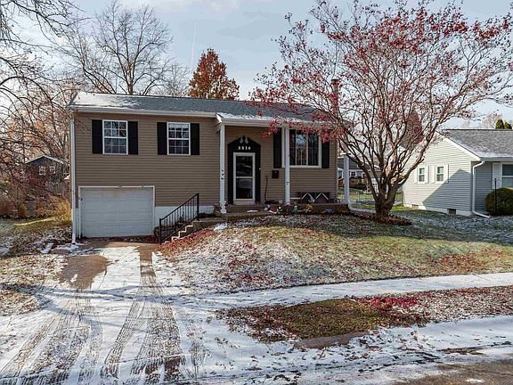 2nd image of 3216 Oxford Dr
