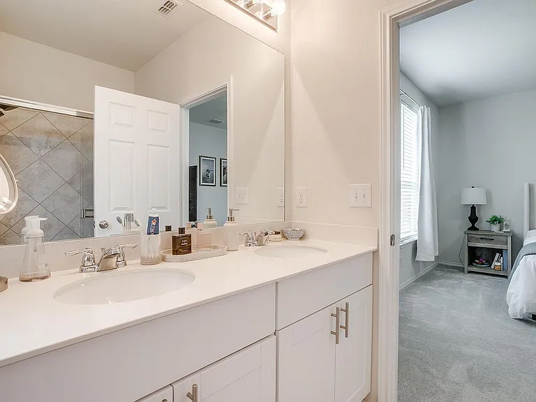 8144 Branch Hollow Trl — Photo 22