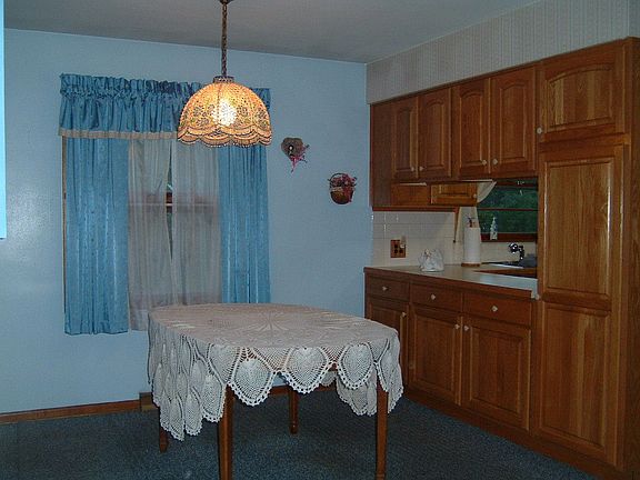 3rd image of 226 Laurel St