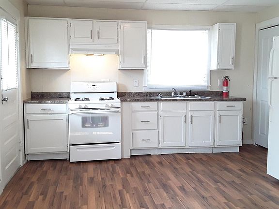 5th image of 819 E Battell St