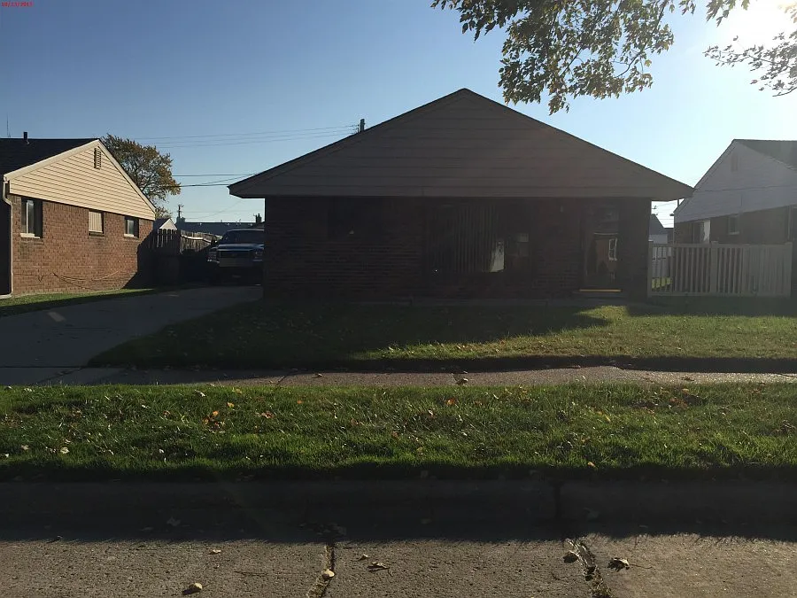 4697 16th St photo 1