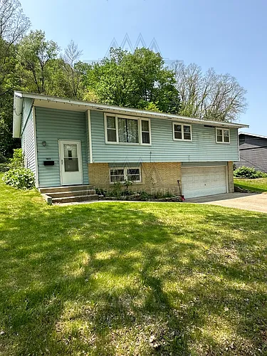 1822 Spruce Dr Photo 1