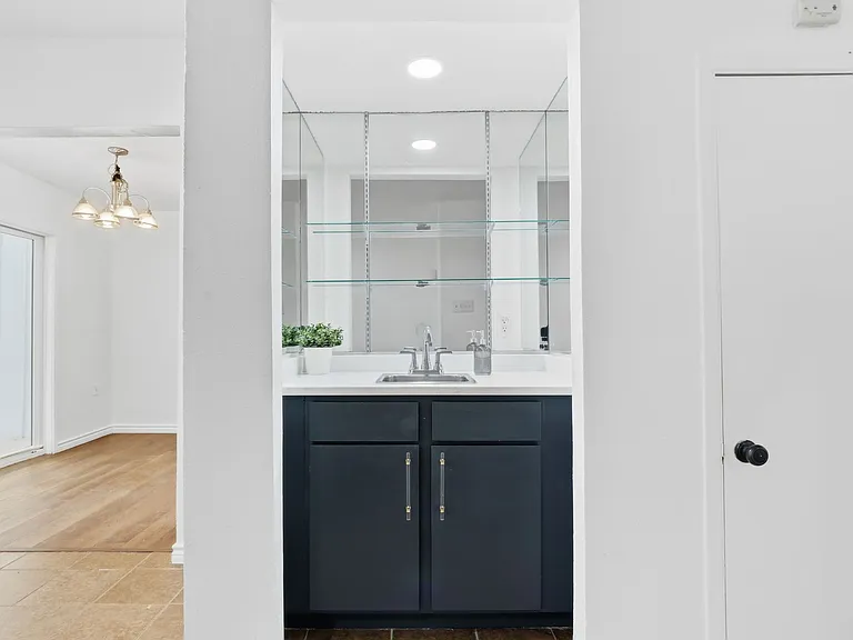 8112 Scottshill — Photo 20