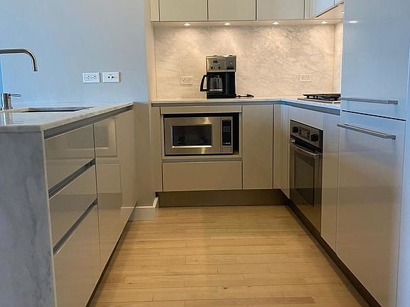 4th image of 322 W 57th St APT 46V