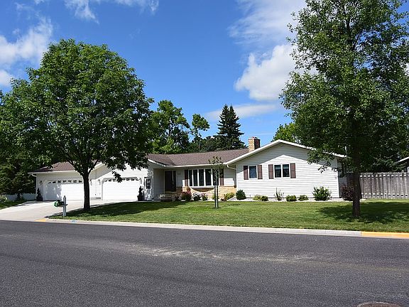 5th image of 625 E Pleasant Ave