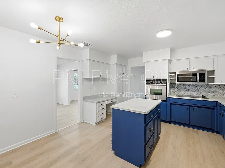 2860 Cedarcrest Dr — Photo 2