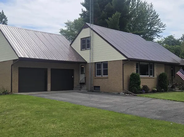 318 S Charles St, Westfield, WI 53964