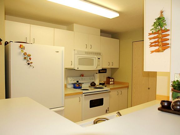 5th image of 6747 SE Cougar Mountain Way