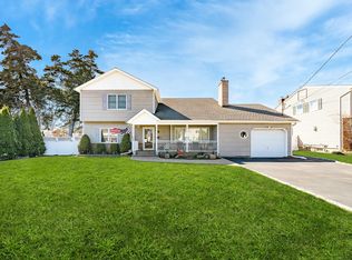 55 Sunset Rd, Massapequa, NY 11758