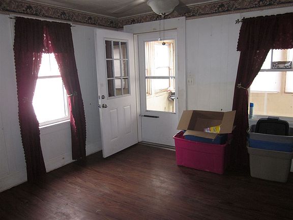 2nd image of 34 Kent St
