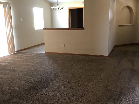 5th image of 1614 Hickory Ln