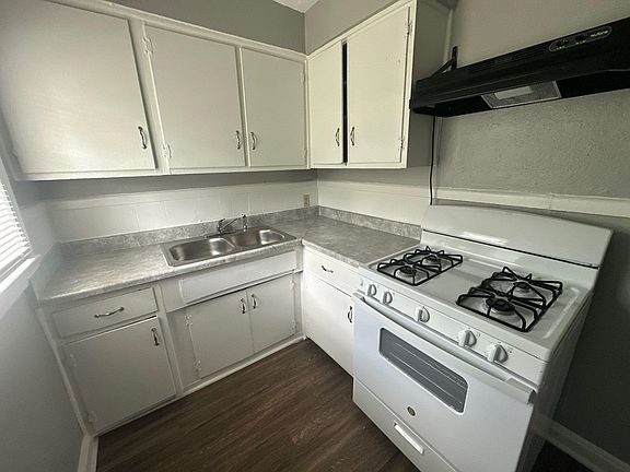 2nd image of 3077 Beaumont Ave #35