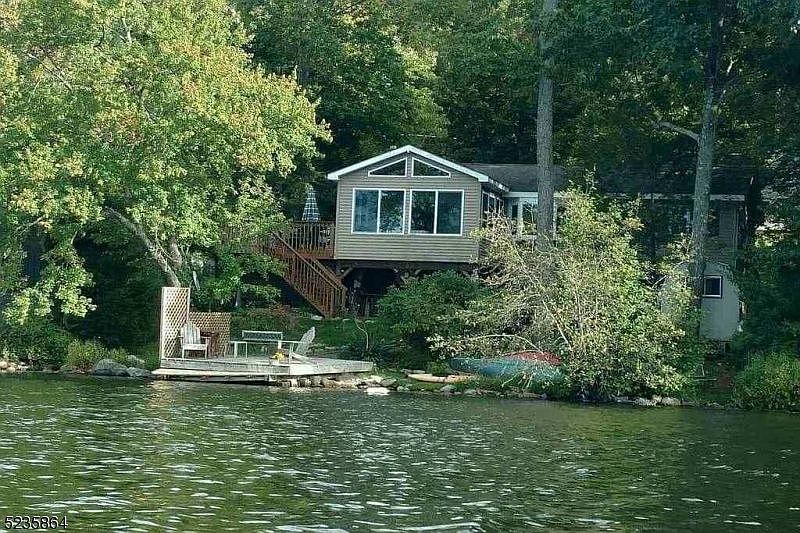 1st image of 18 E Shore Trl
