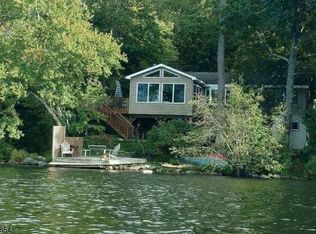 18 E Shore Trl, Branchville, NJ 07826