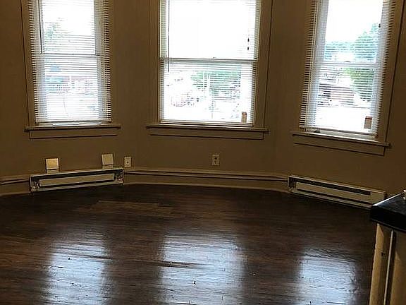 5th image of 328 Wright St