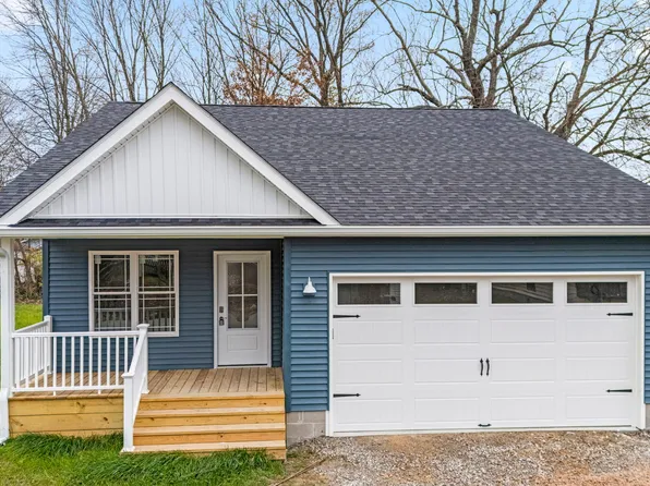 161 S 5th St, Austin, IN 47102