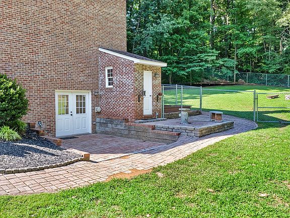 4th image of 1515 Little John Ln