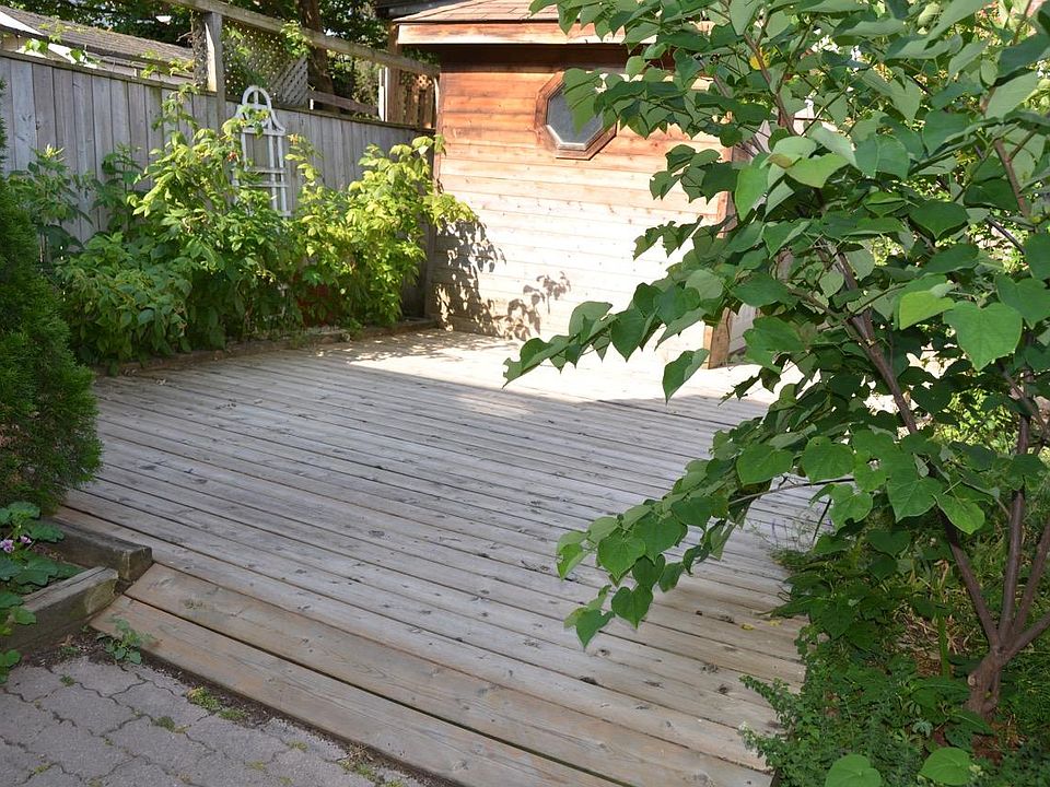 2nd image of 338 Leslie St