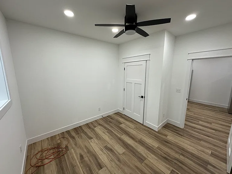 105 E Poplar St #10 — Photo 7