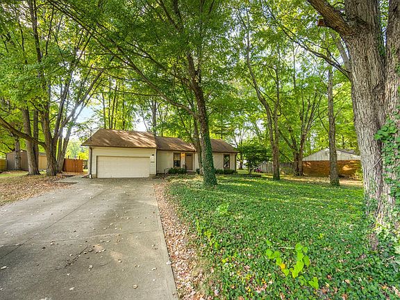 2nd image of 3665 Oakwood Dr