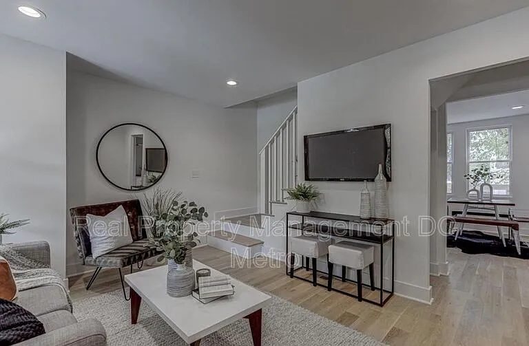 1711 Lang Pl NE — Photo 9