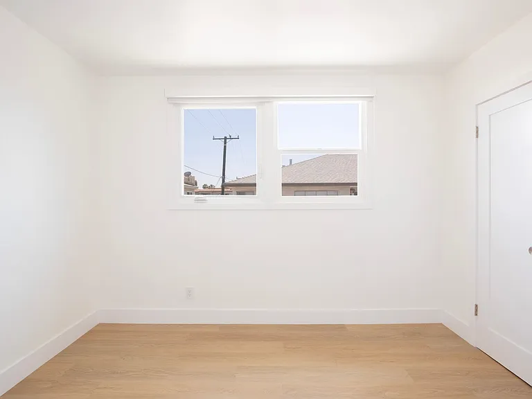 1000 N Curson — Photo 16