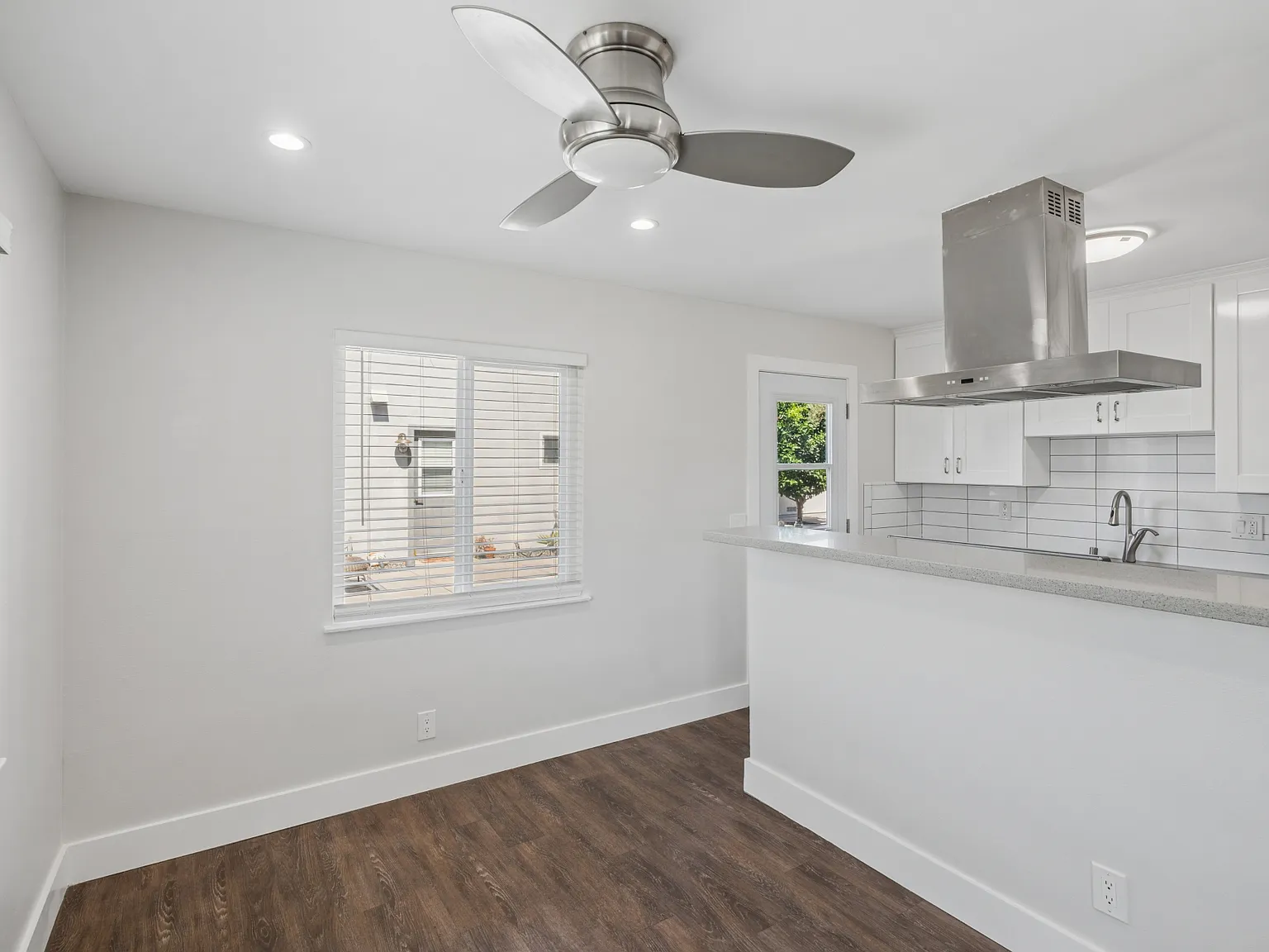 2 bed, 860 sqft, $3,000 — Photo 4
