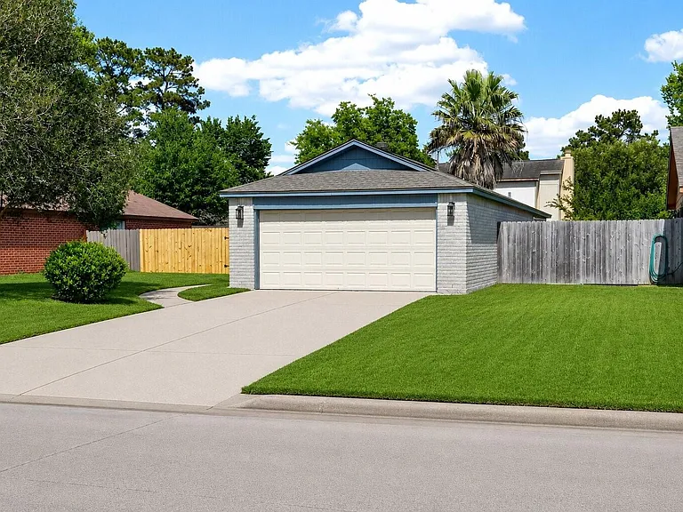 8618 Van Hut Ln — Photo 2