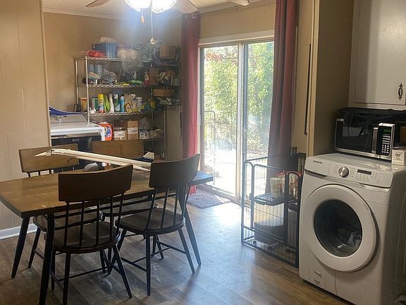 3rd image of 2709 Persimmon Dr