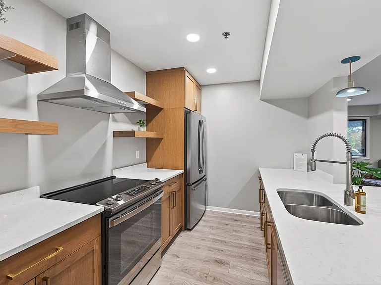 Oak Pointe Apartments — Photo 11