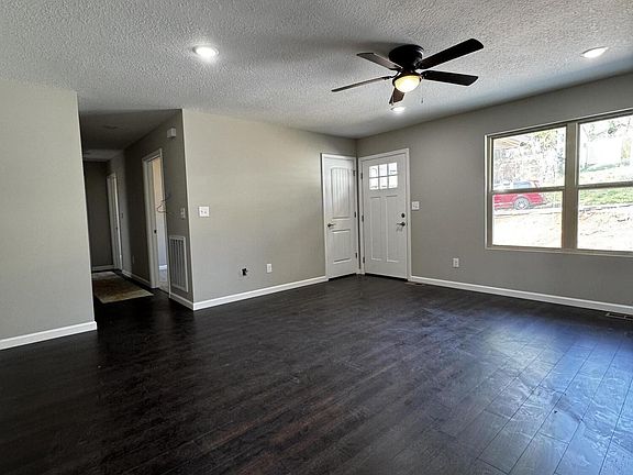 4th image of 129 E Wadsworth Cir