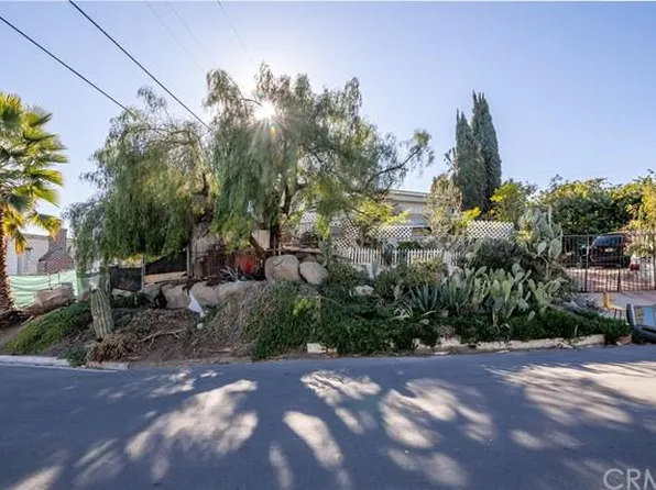 690 Shawnee Rd, Perris, CA 92570