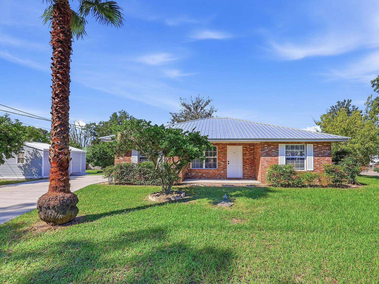 3 bed, 1330 sqft, $1,600 — Photo 1