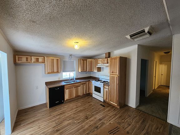 New remodeled kitchen and floors