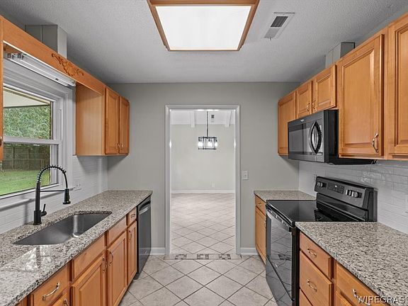 3rd image of 401 Melbourne Dr